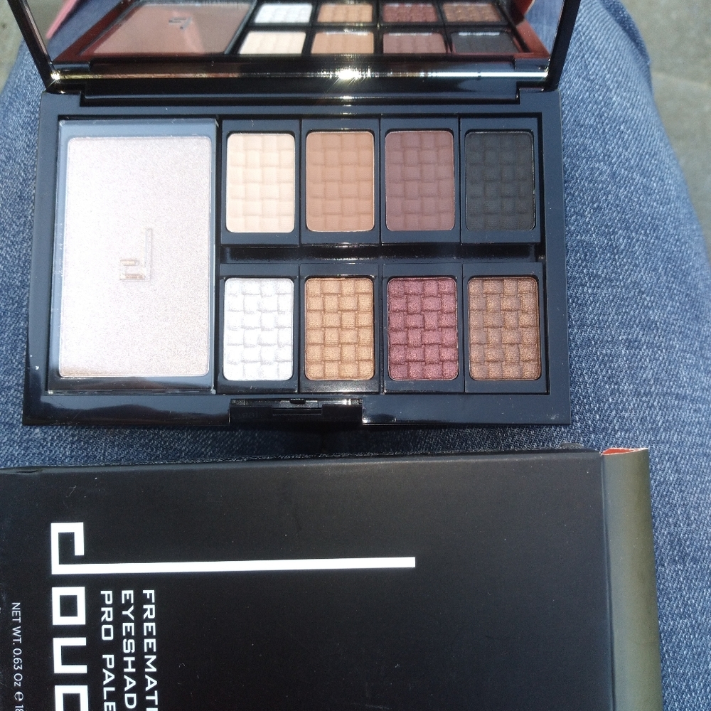 DOUCCE magnetic pro palette